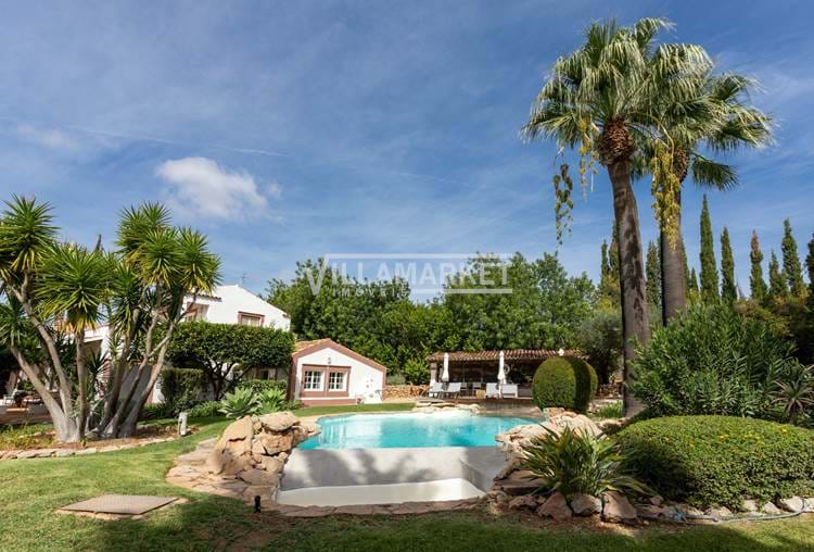 Magnificent Quinta V5 + 1 with swimming pool and license for rural tourism inserted in a land with 3034 m2 located in Boliqueime