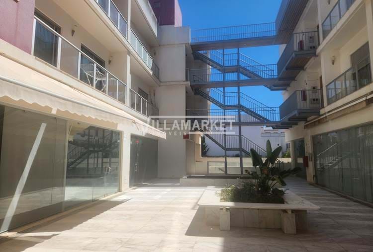 COMMERCIAL SPACE WITH 2 PARKING SPACES, GUIA, ALBUFEIRA 