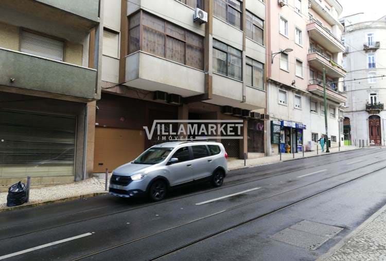 Loja com 754 m2 composta por 2 pisos situada na Rua Maria Andrade em Lisboa