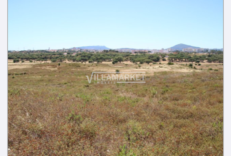 Terrain de 1 056 878 m2 situé à Vale da Rosa à Setúbal