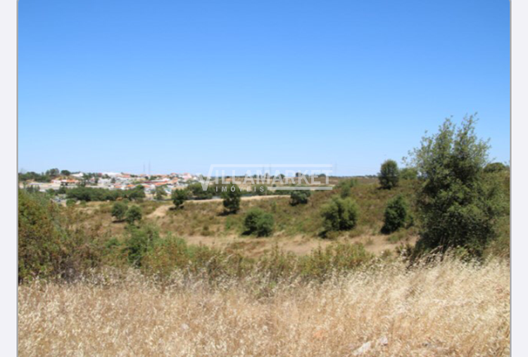 Terrain de 1 056 878 m2 situé à Vale da Rosa à Setúbal