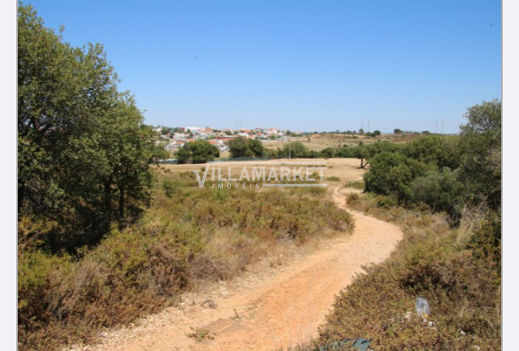 Land with 1 056 878 m2 located in Vale da Rosa in Setúbal
