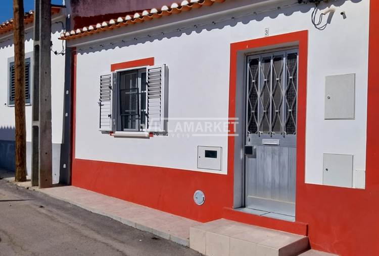 Casa a schiera ristrutturata con 1 camera da letto situata a Ervidel - Alentejo