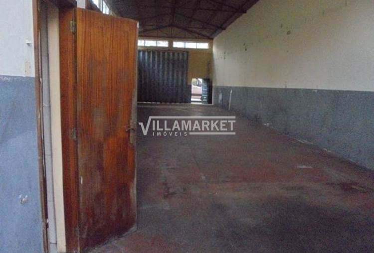 Banking warehouse with a gross area of 166m², located in Valongo.