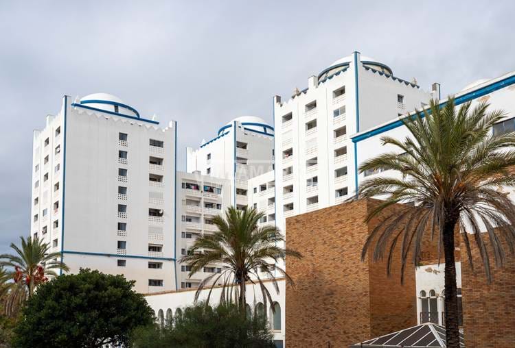 Appartamento con 1 camera da letto di 50 m2 al 5 ° piano del condominio Clube Praia da Rocha 3 a Portimão