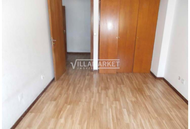 2 bedroom apartment located in the center of Vila Nova de Gaia.