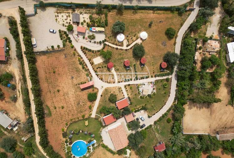 Quinta com piscina e licença para Alojamento Local idealmente situada entre Ferreiras e Paderne