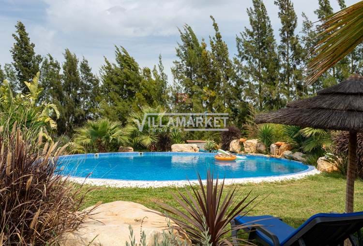 Quinta com piscina e licença para Alojamento Local idealmente situada entre Ferreiras e Paderne
