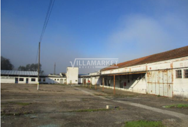 Entrepôt à Pego (Abrantes) en pleine propriété, à côté de la EN 118, sur le chemin de Rossio au sud du Tage