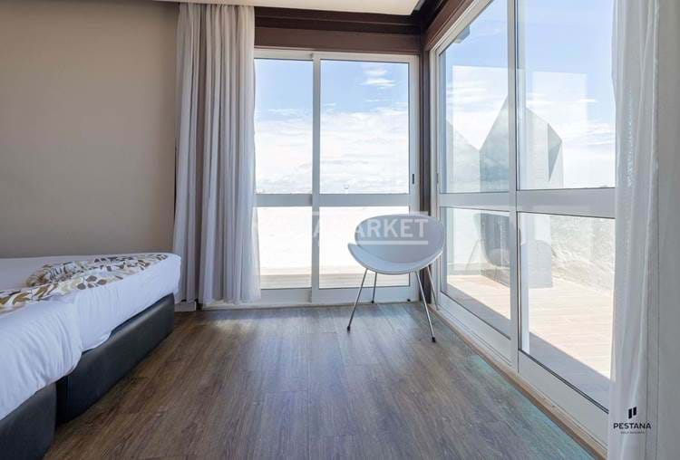 Appartamento con 1 camera da letto all'11° piano dell'edificio Alvor Atlântico, situato a 2 minuti a piedi dalla spiaggia di Alvor. 