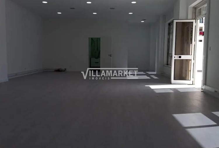 Office 92.10 m2 and storage room with 13.90 m2 in the Sub basement located in Queluz