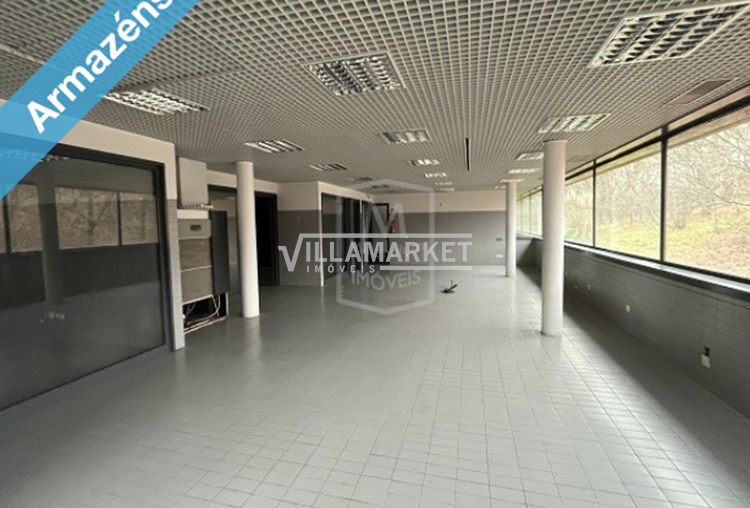 Warehouse with 719.50m2 on a plot of land with 11730 m2 located in Lordelo in Guimarães