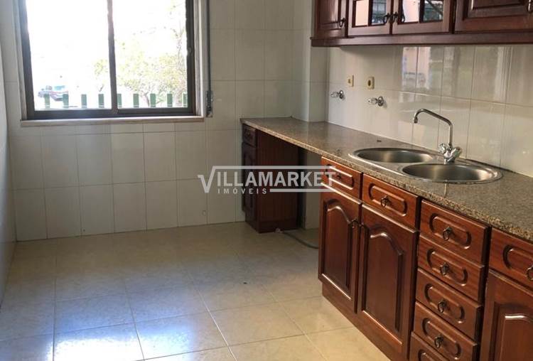 1 bedroom apartment with 78.77m2 and storage room located in Queluz
