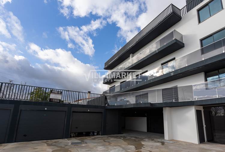 New 4 bedroom apartment + 1 duplex with patio located in São Brás de Alportel