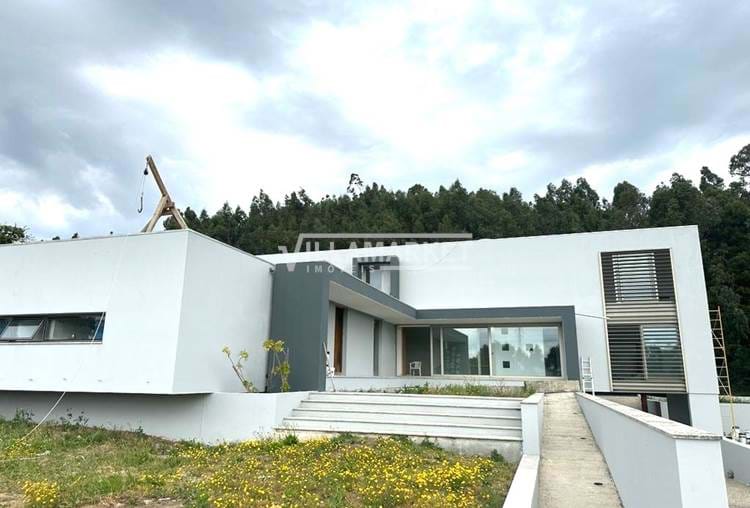 Villa with swimming pool located in Argoncilhe – Santa Maria da Feira – Aveiro
