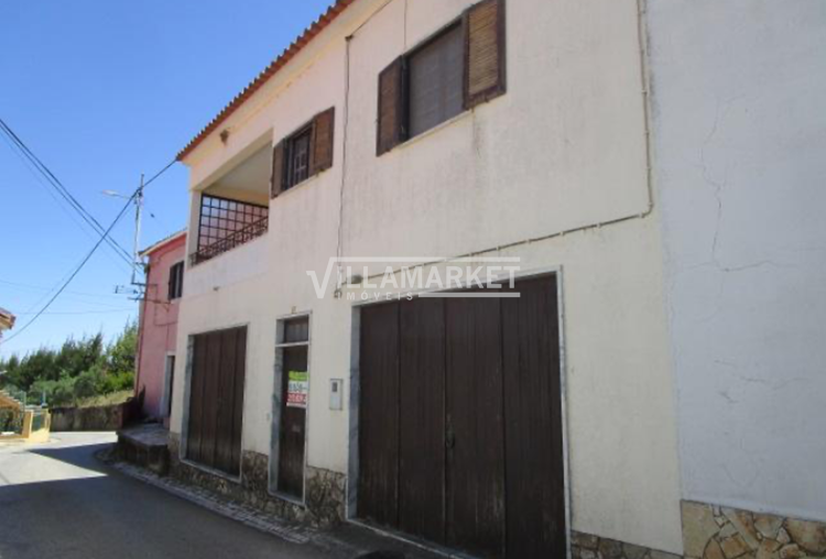 2 bedroom villa located in Paiol (Alenquer) with 107 m² of gross private area.
