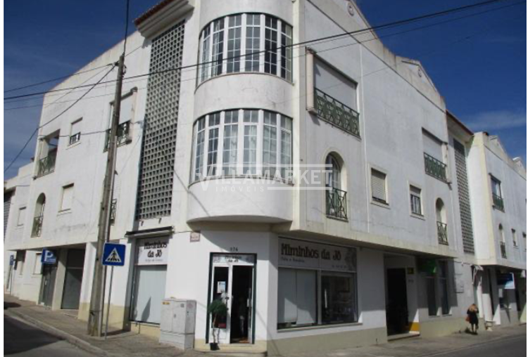 Shop for commerce with 54 m2 located in Fazendas de Almeirim