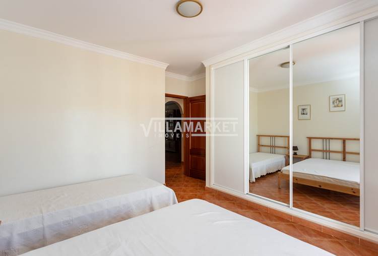 Appartement de 2 chambres inséré dans la prestigieuse copropriété avec piscine Aldeamento do Moinho à Porches