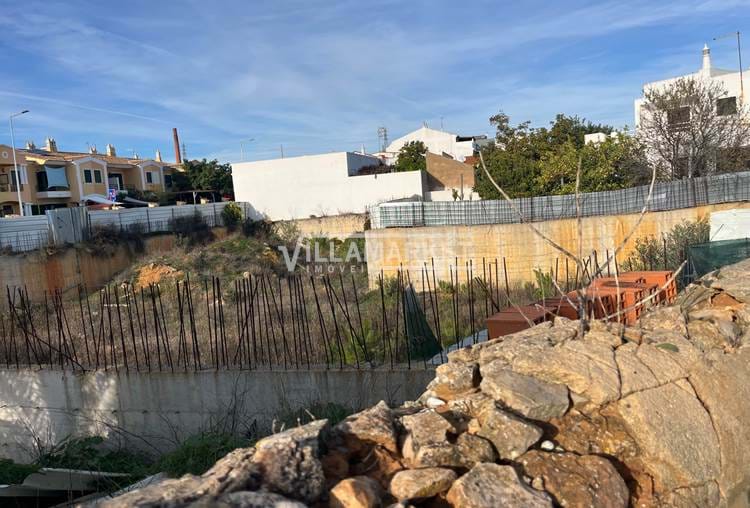 Appezzamento di terreno urbano di 820 m2 situato ad Algoz