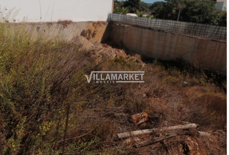 Plot of urban land with 210 m2 located in Algoz