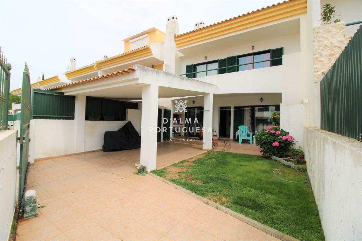 villa 4 bedrooms albufeira , 4 bedrooms albufeira , villa with patio , for sale albufeira,vale pedras sale 