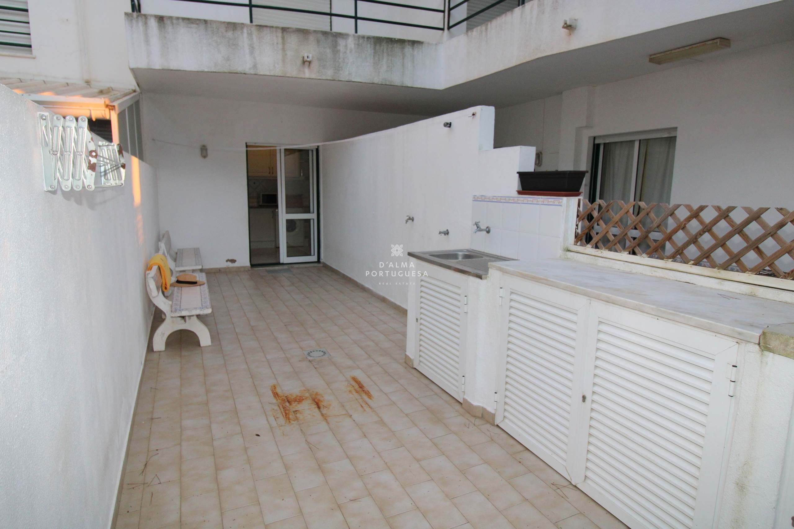 2 bedroom apartment ,ground floor,terrace,quiet area,near Falésia beach 