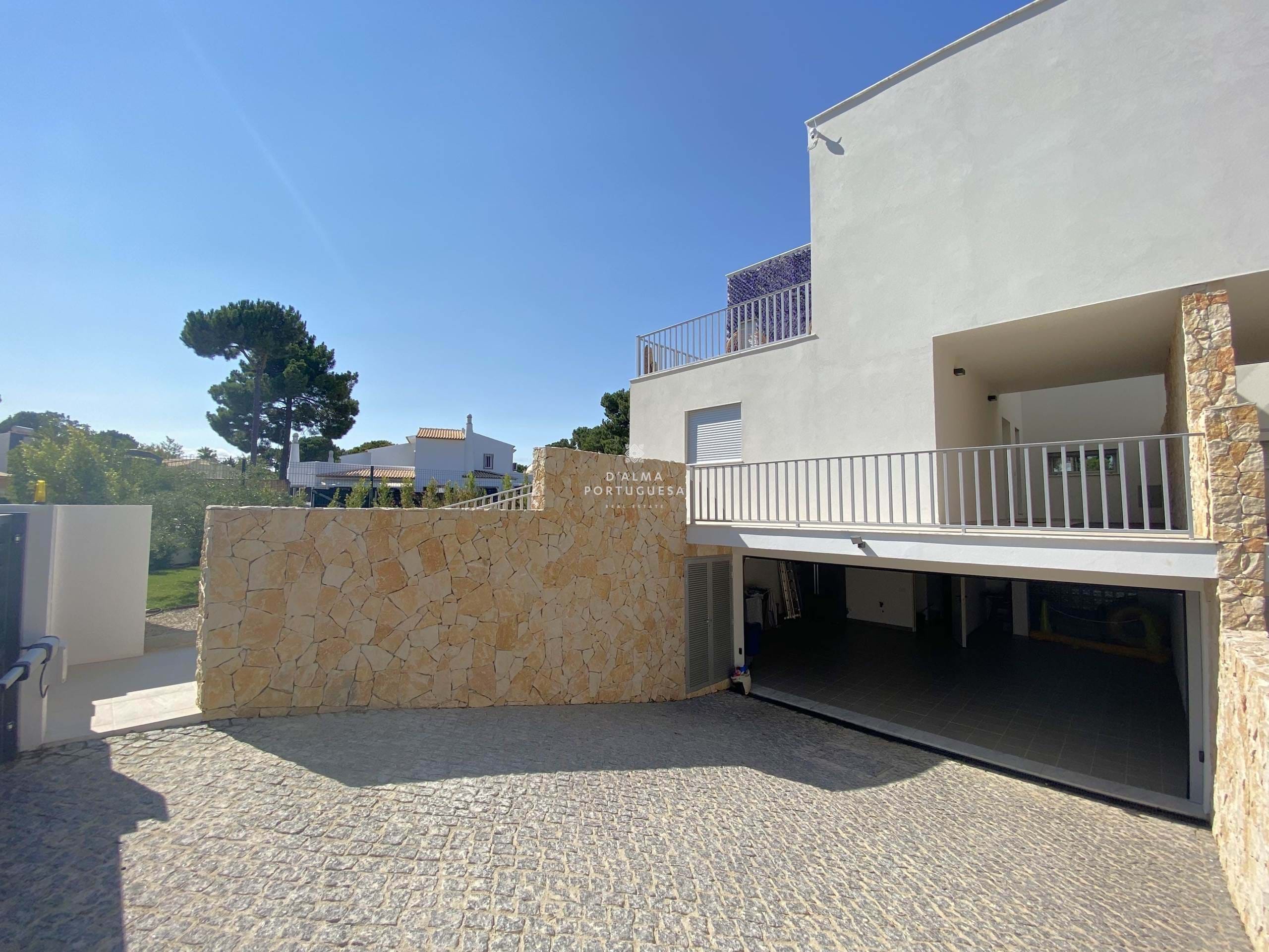 independent villa,3 bedrooms villa,private pool,garage,quiet area,near of the center,near of the beach