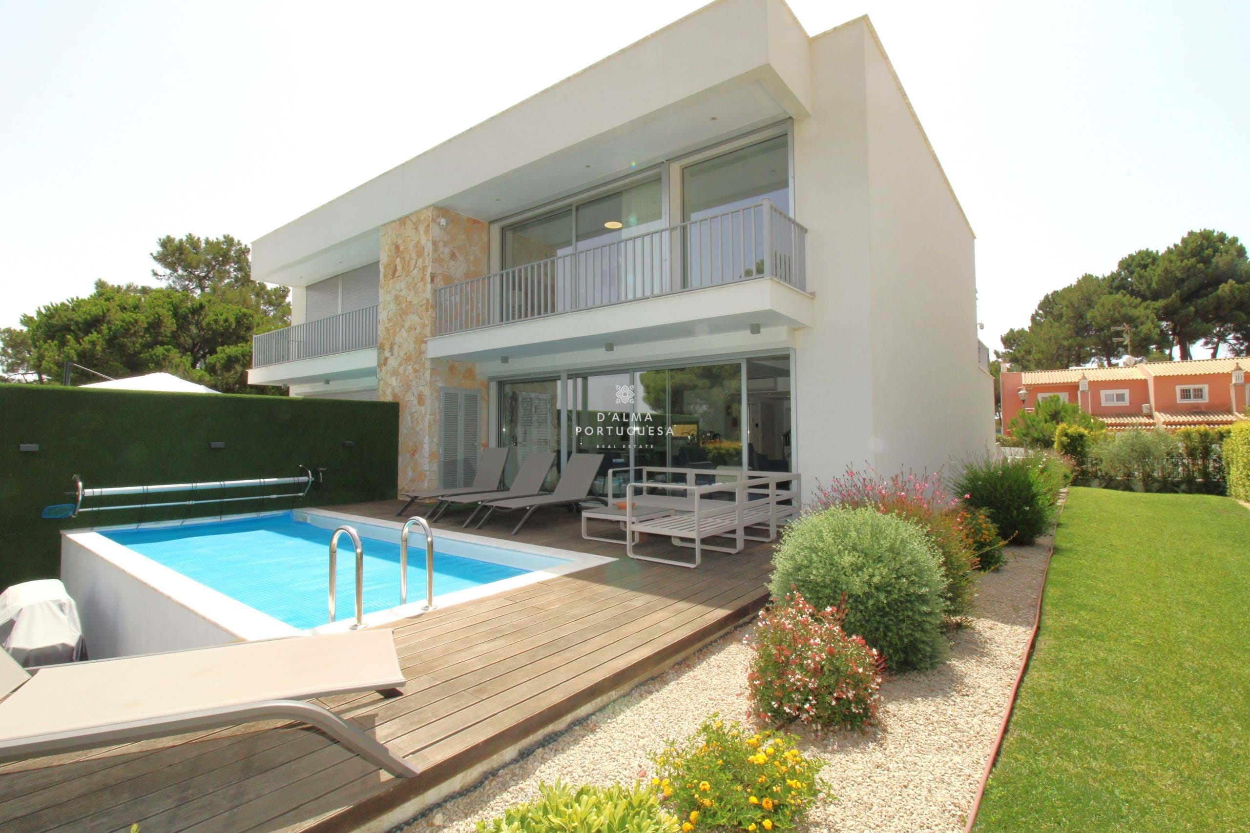 independent villa,3 bedrooms villa,private pool,garage,quiet area,near of the center,near of the beach