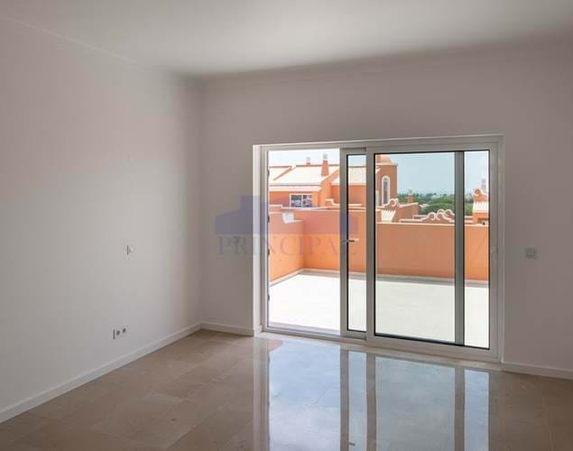 Apartamento T1 com varandas e estacionamento em novo empreendimento no coração do Algarve.