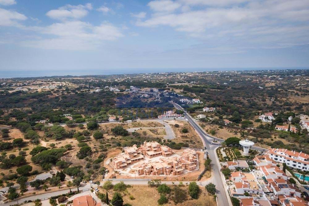 Appartement de 2 chambres avec parking dans un nouveau développement au coeur de l’Algarve.