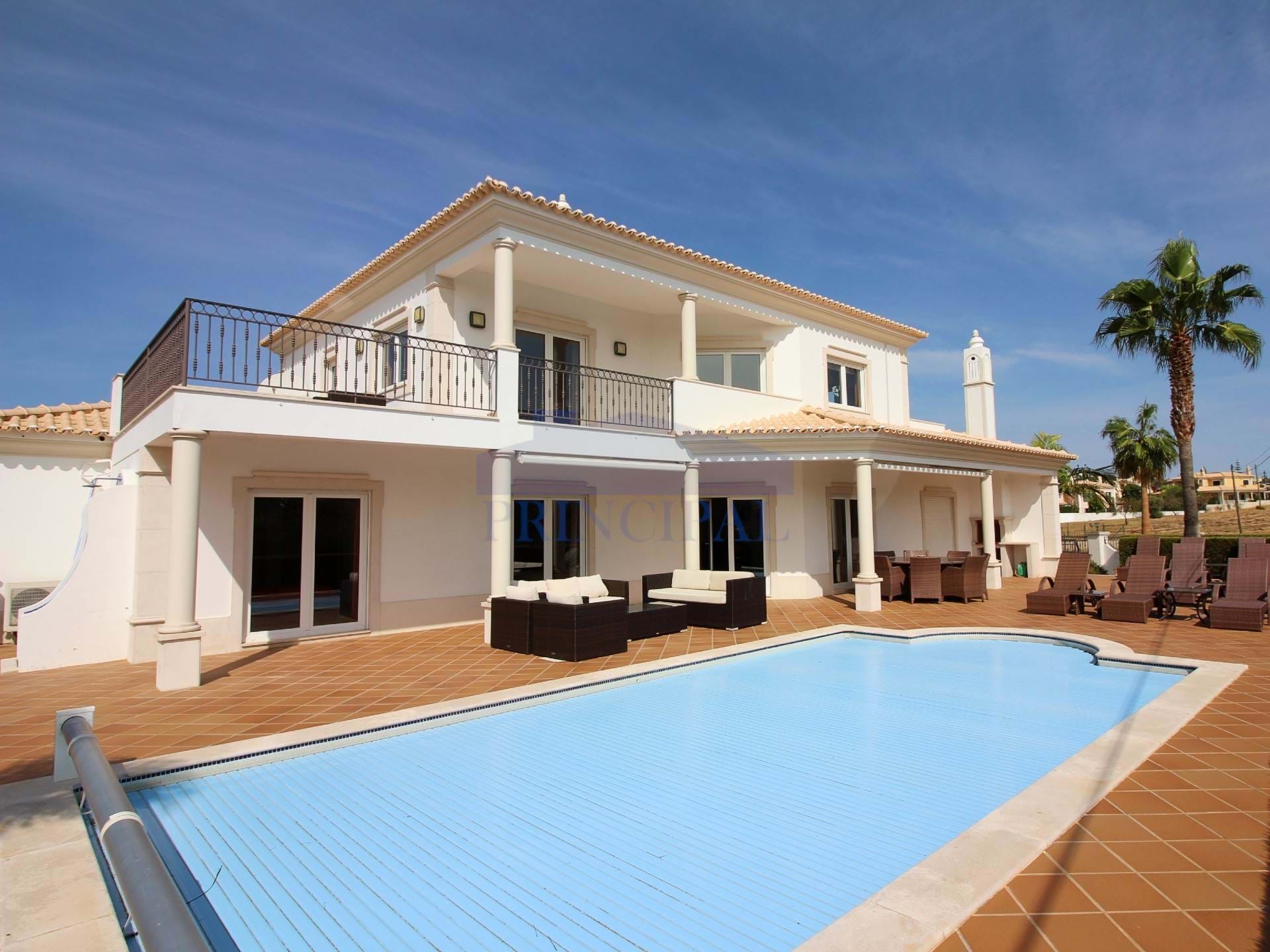 Luxuosa Villa de 5 quartos com piscina, a apenas 3 minutos das Praias