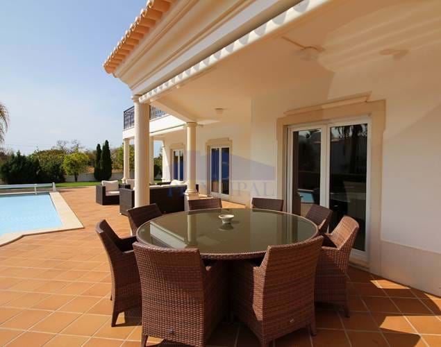 Villa de luxe de 5 chambres avec piscine, à seulement 3 minutes des plages