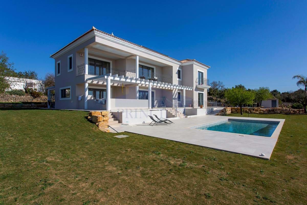Two story, 6 Bedroom Smart Villa w/ Swimming Pool and Panoramic Views of the Algarvean Sea