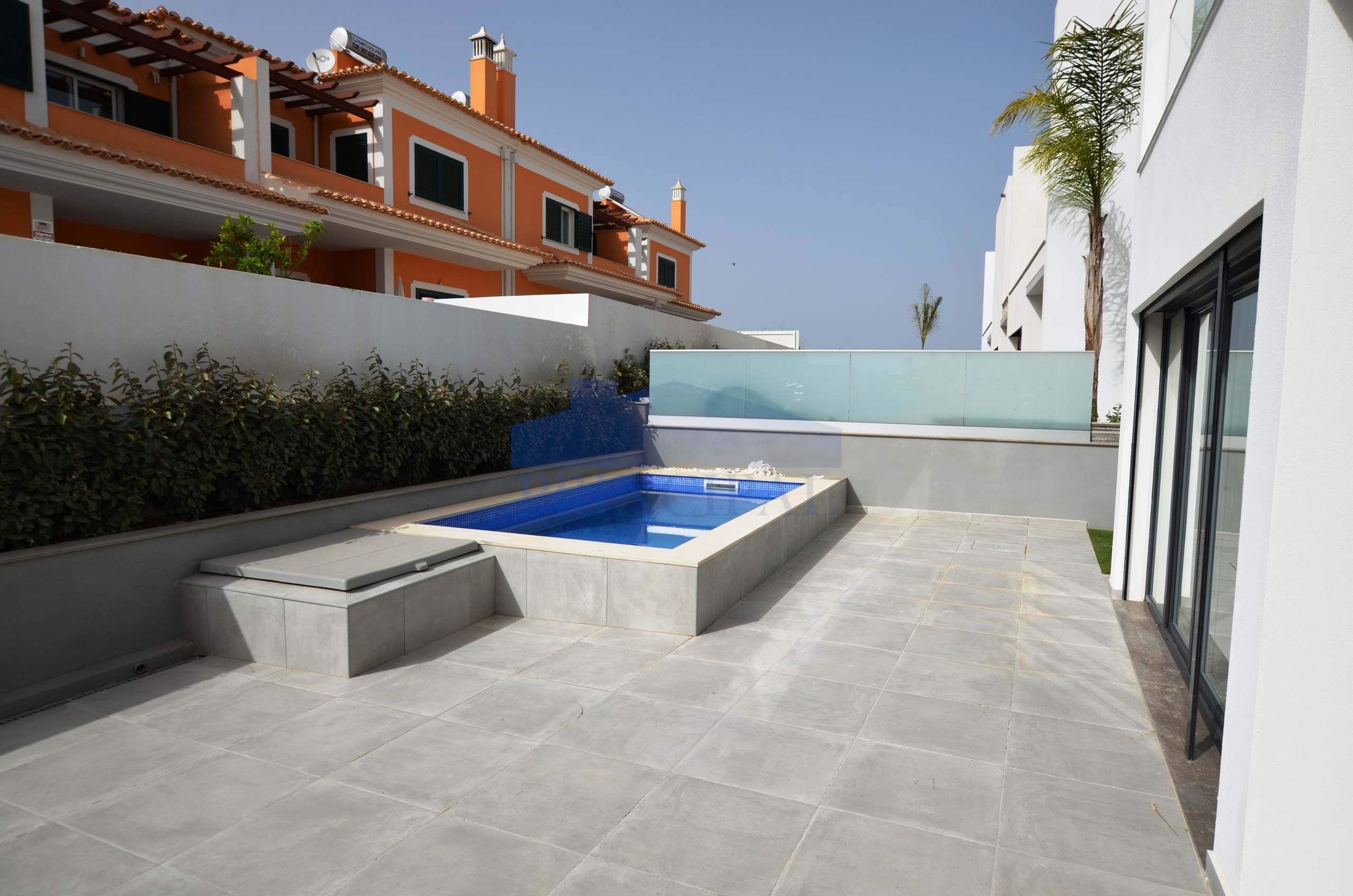 Moderne Villen V3+1 mit privatem Pool in Algoz
