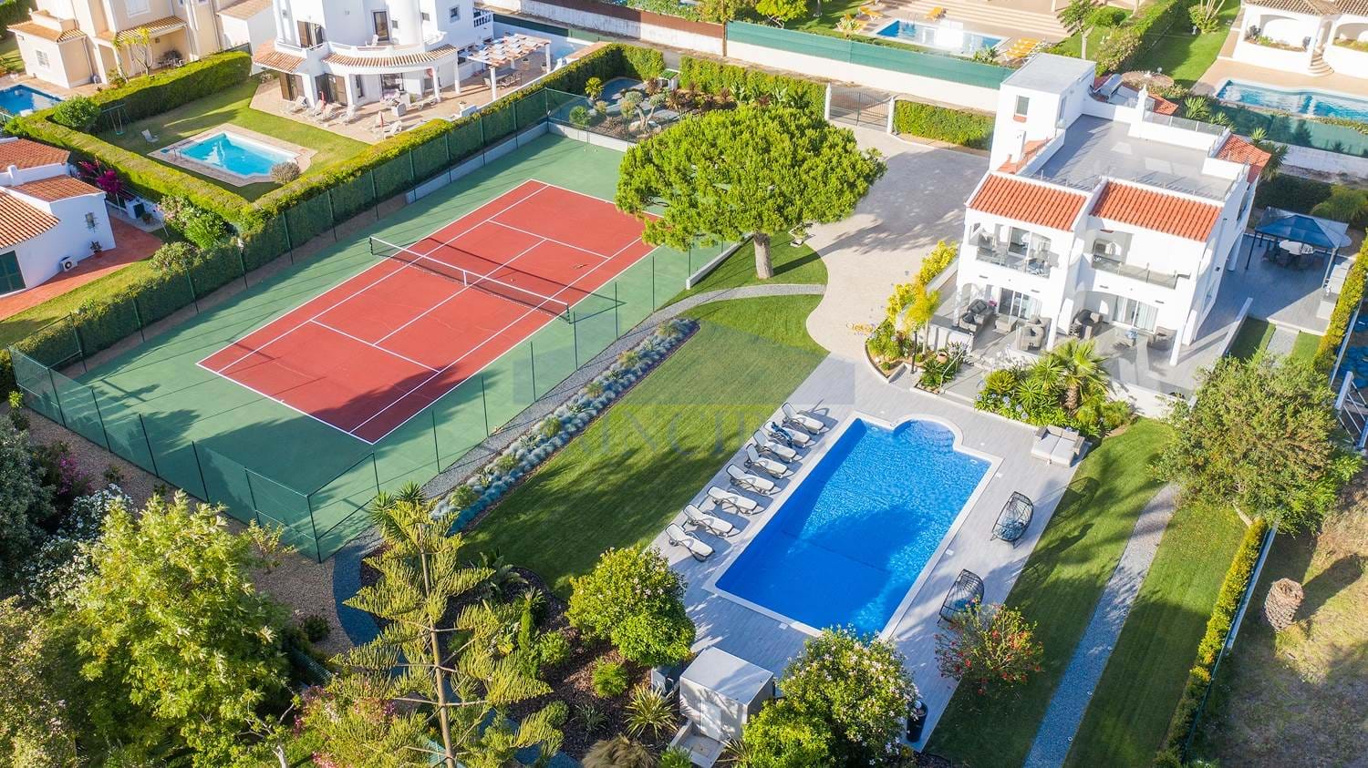 Luxury Villa with Swimming Pool and Private Tennis Court in Galé