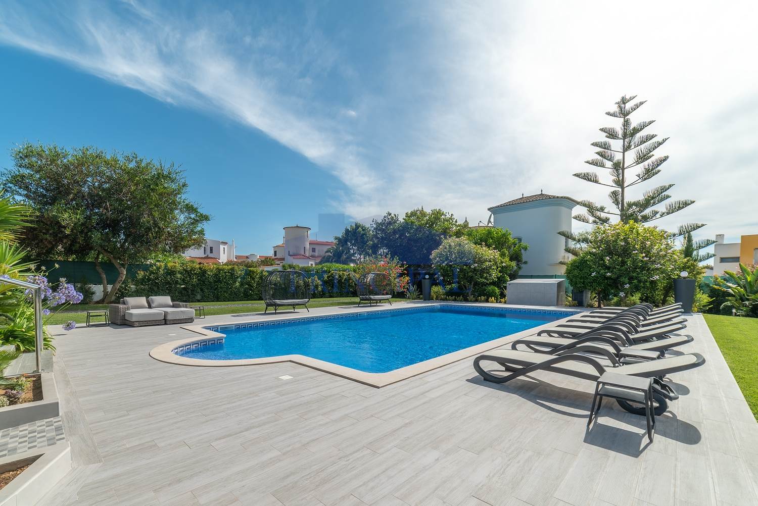 Luxury Villa with Swimming Pool and Private Tennis Court in Galé