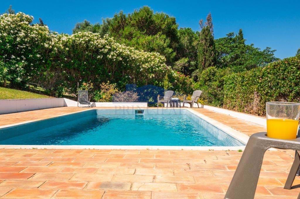 Villa à 3+1 chambres avec Piscine et Jardin à Albufeira