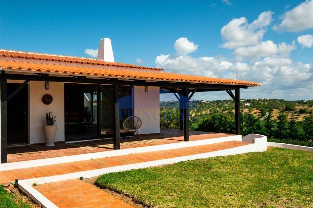 Villa à 3+1 chambres avec Piscine et Jardin à Albufeira