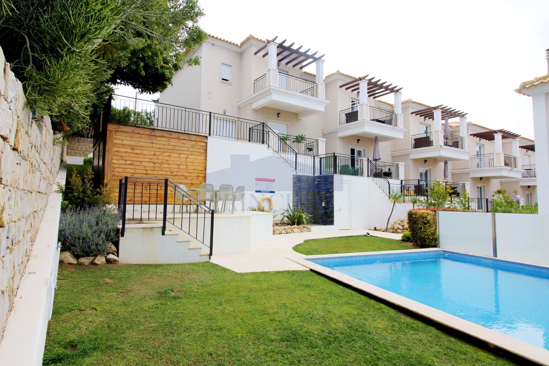 2 Bedroom Townhouse w/ Pool and Sea View in Modern Condominium, Patroves