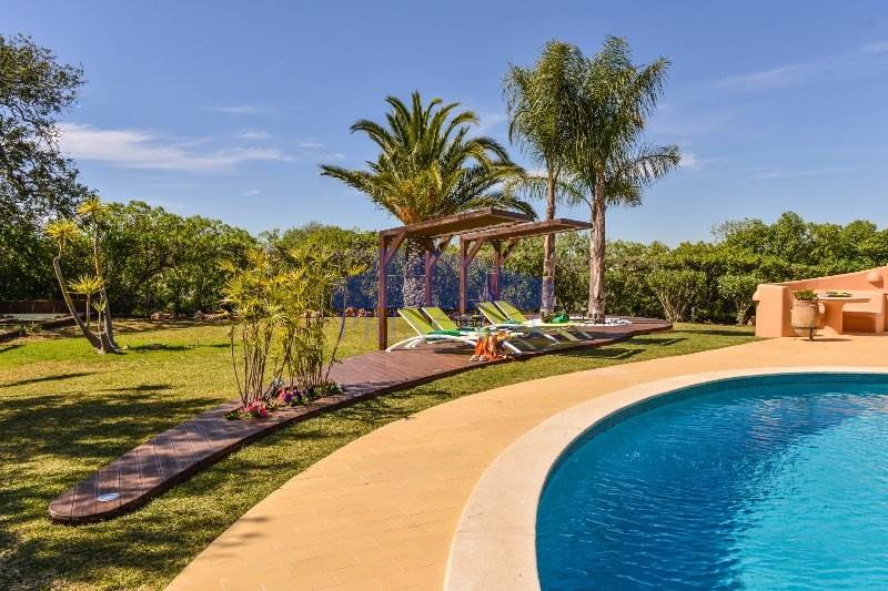 Splendid Villa V5 w / Pool and Sea View in Generous Lot in Cerro de Águia, Albufeira