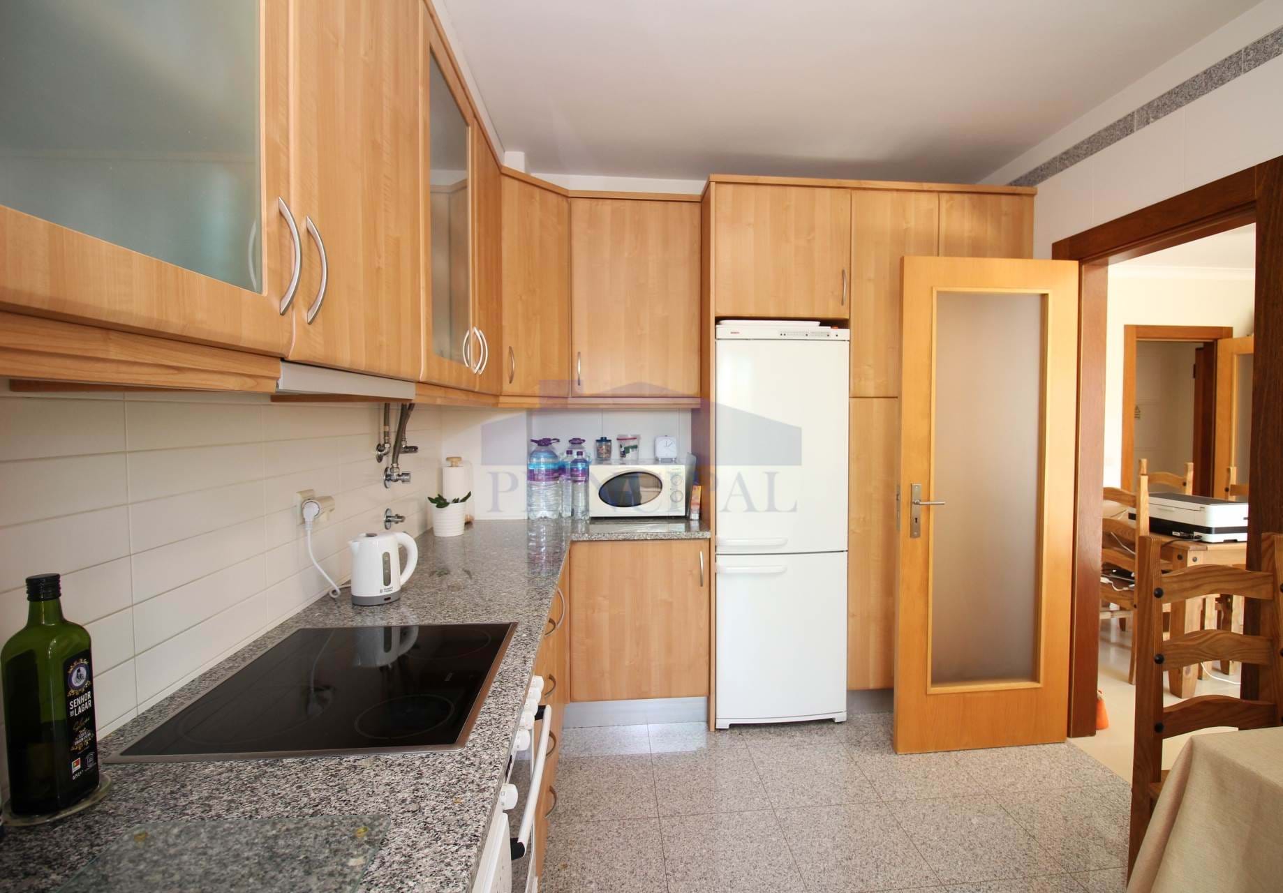 2 Bedroom Apartment in Excellent Condominium in Vale de Parra