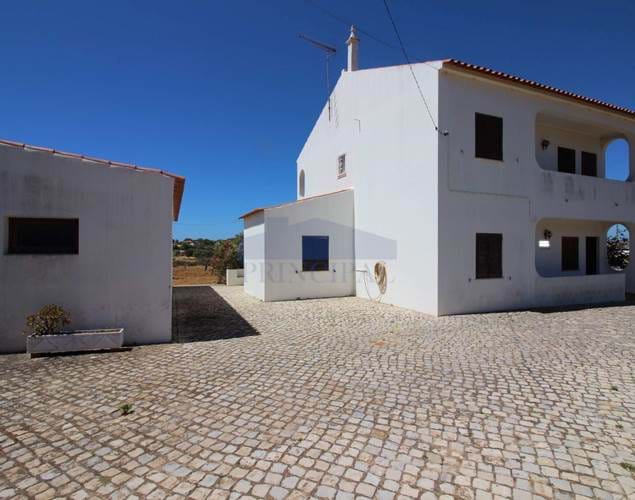 Maison V5+1 et Terrain 2790 m2 avec puits à Vale de Parra