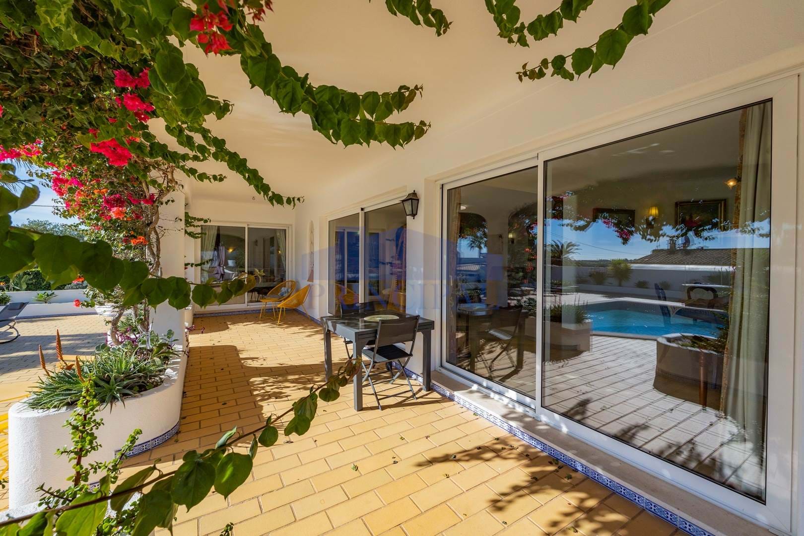 Detached 4 (3+1) Bedroom villa with pool, quiet residential area