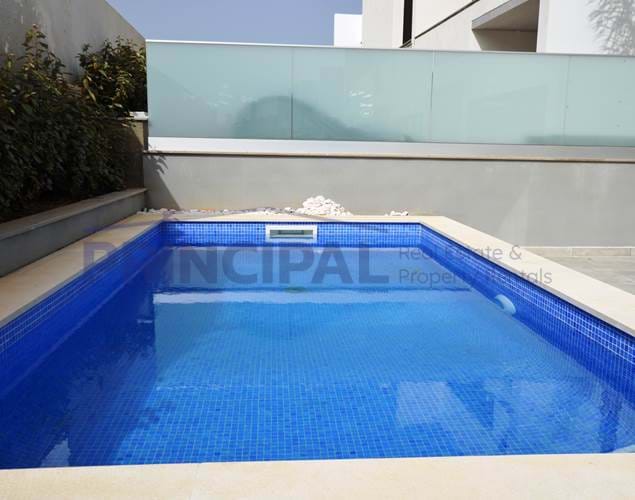 Moderne Villa V3+1 mit privatem Pool in Algoz