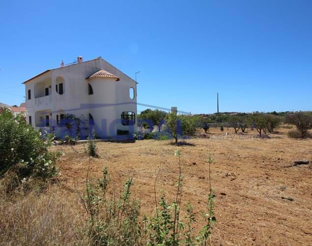 House V5 + 1 and Land 2790 m2 with well in Vale de Parra