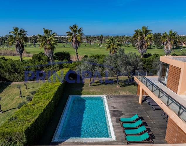 Luxury 4 bedroom Villa w/ Swimming pool, Garden and Garage in Salgados