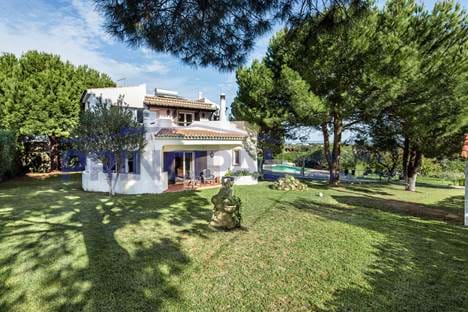 Villa mit 4 Schlafzimmern, Pool und Garten in Alcantarilha