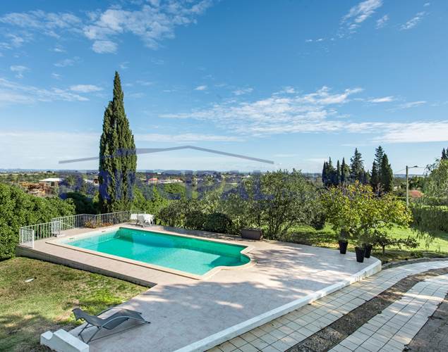 4 Bedroom Villa with Pool and Garden in Alcantarilha