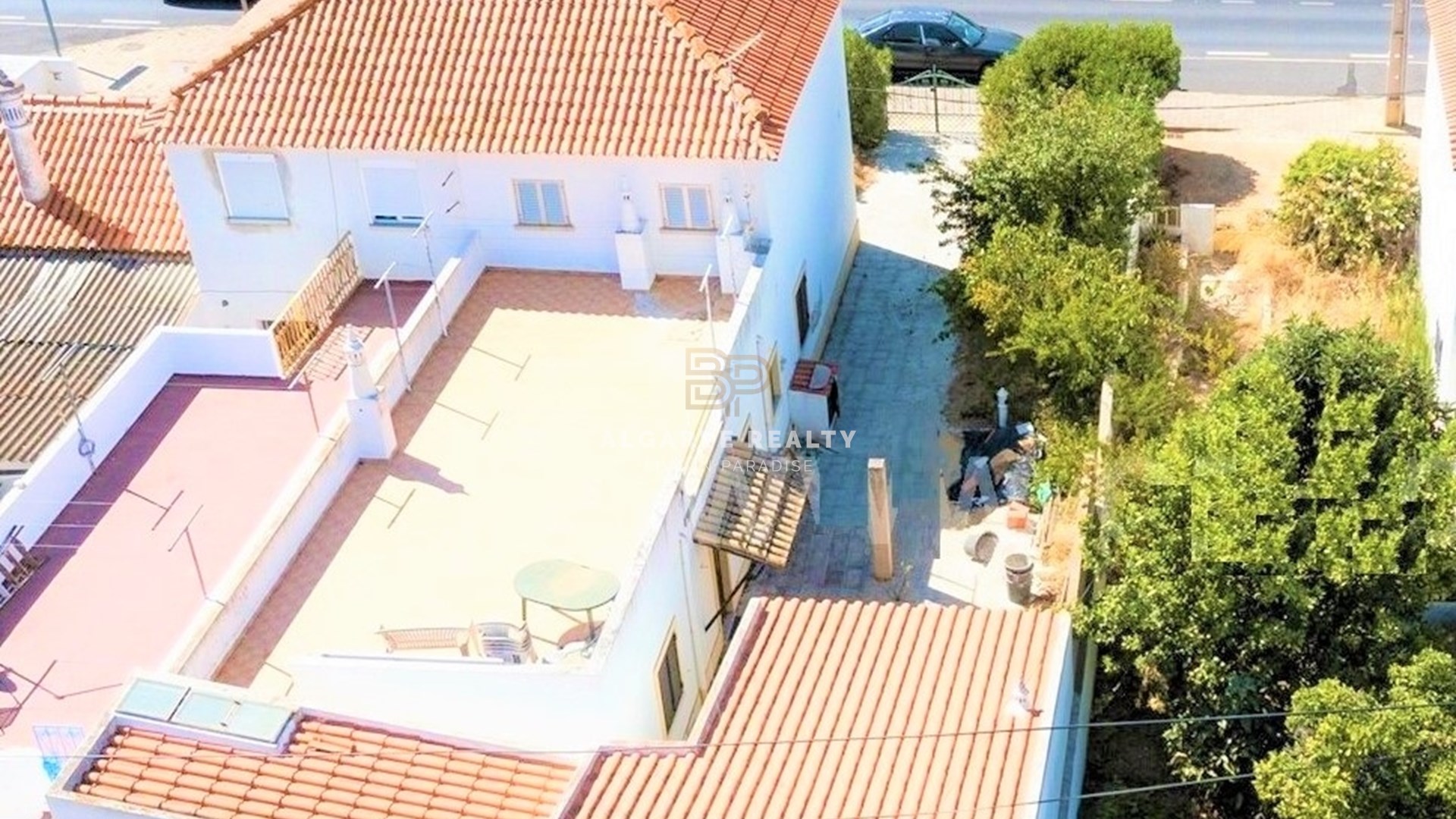Ferragudo - Lagoa - SALE. Typical 3 bedroom villa with garage - FERRAGUDO