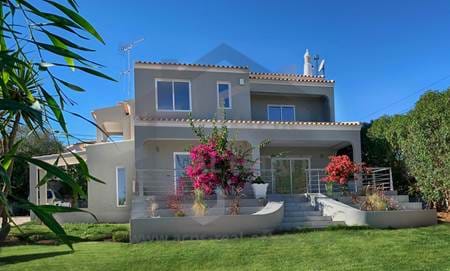 Albufeira,  Olhos D Agua                                                        Fully renovated 5 bedroom villa with pool and Sea Views
